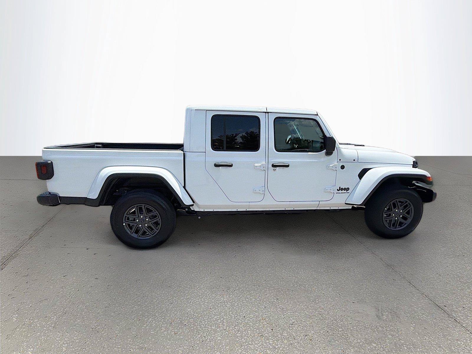 New 2026 Jeep Gladiator Sport AWD/4WD image 3