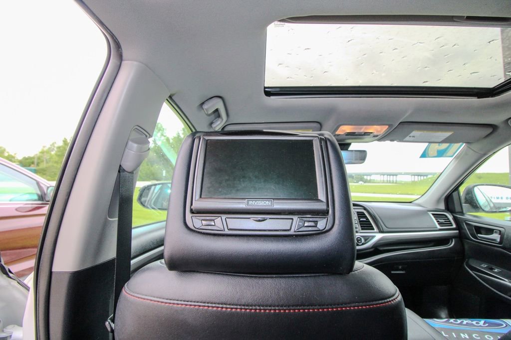 Used 2019 Toyota Highlander SE w/ Nightshade Edition AWD/4WD image 10
