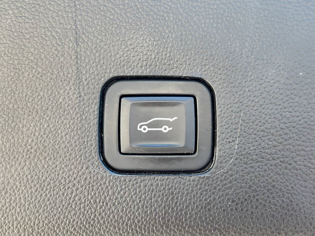 Used 2018 Chevrolet Traverse LT AWD/4WD image 38