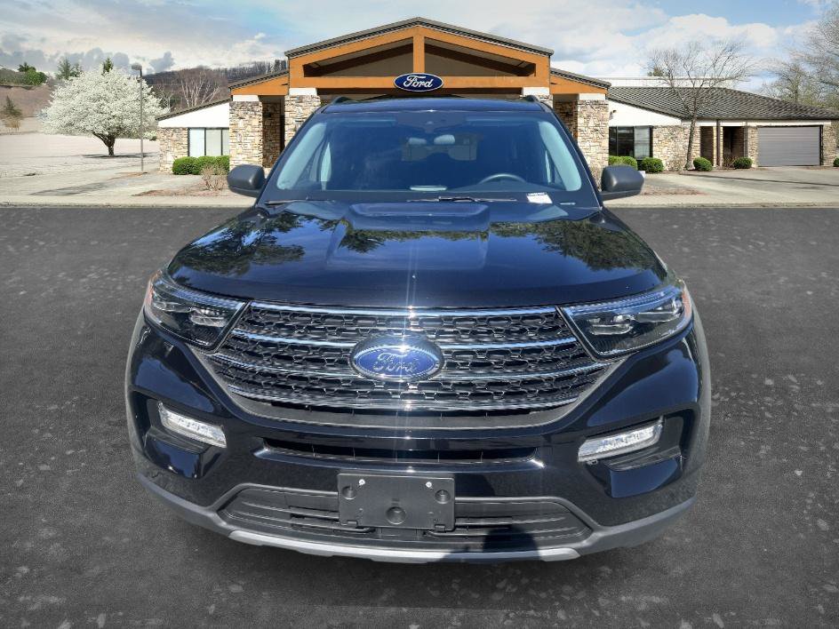 Used 2023 Ford Explorer XLT w/ Equipment Group 202A AWD/4WD image 2