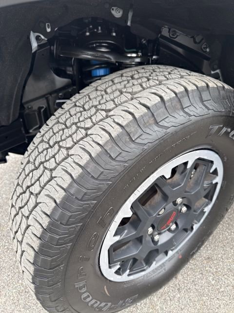 Certified 2025 Toyota Tacoma TRD Off-Road image 9