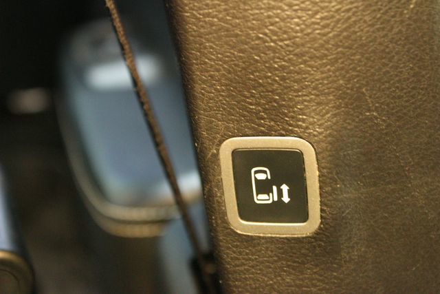 Used 2021 Chrysler Pacifica Limited w/ Uconnect Theater Family Group image 15