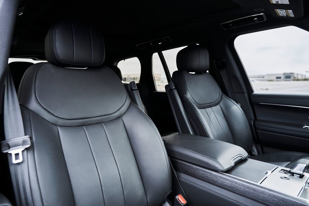 Used 2025 Land Rover Range Rover SE AWD/4WD image 39