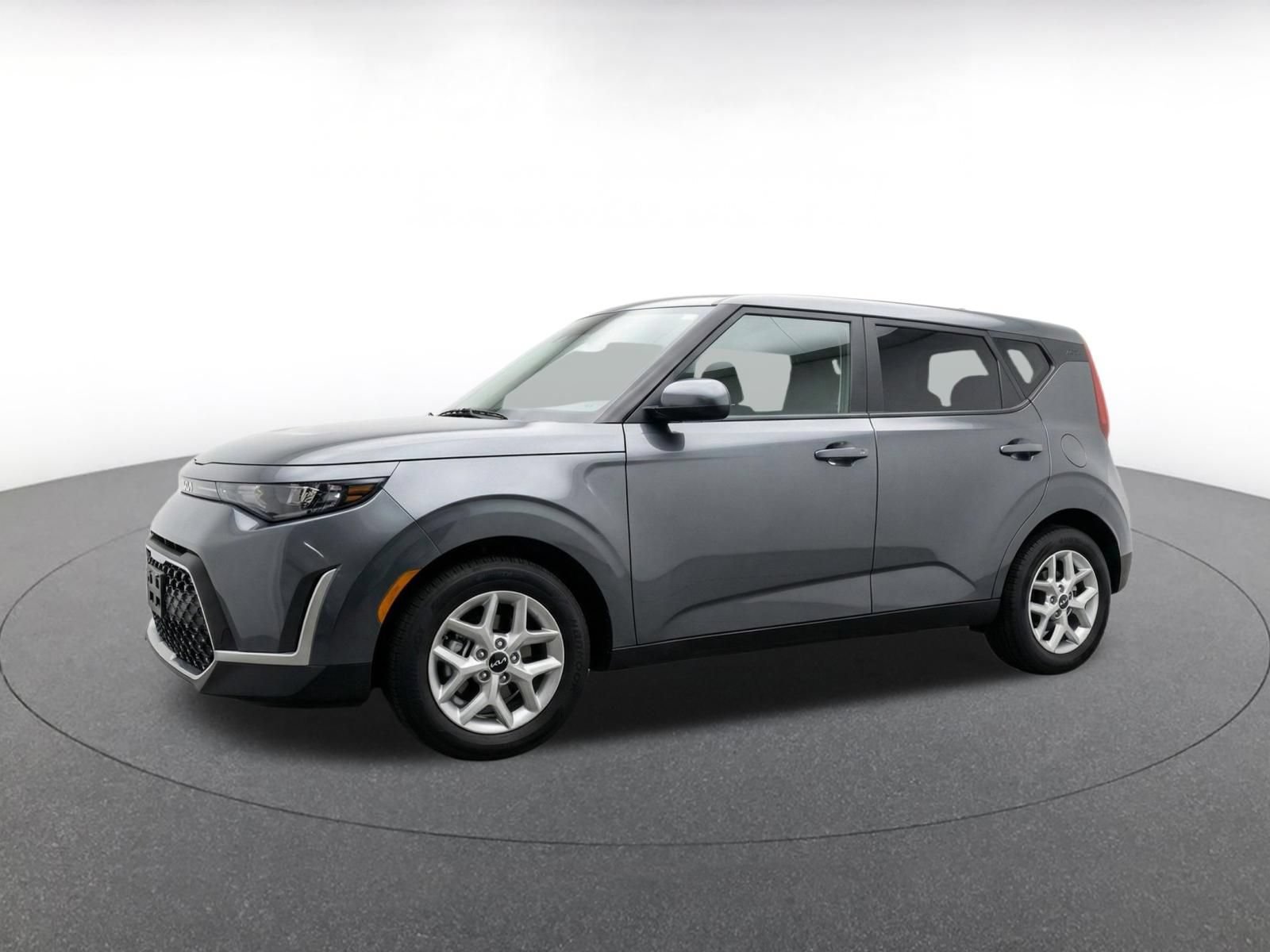Used 2025 Kia Soul LX w/ LX Technology Package FWD image 3
