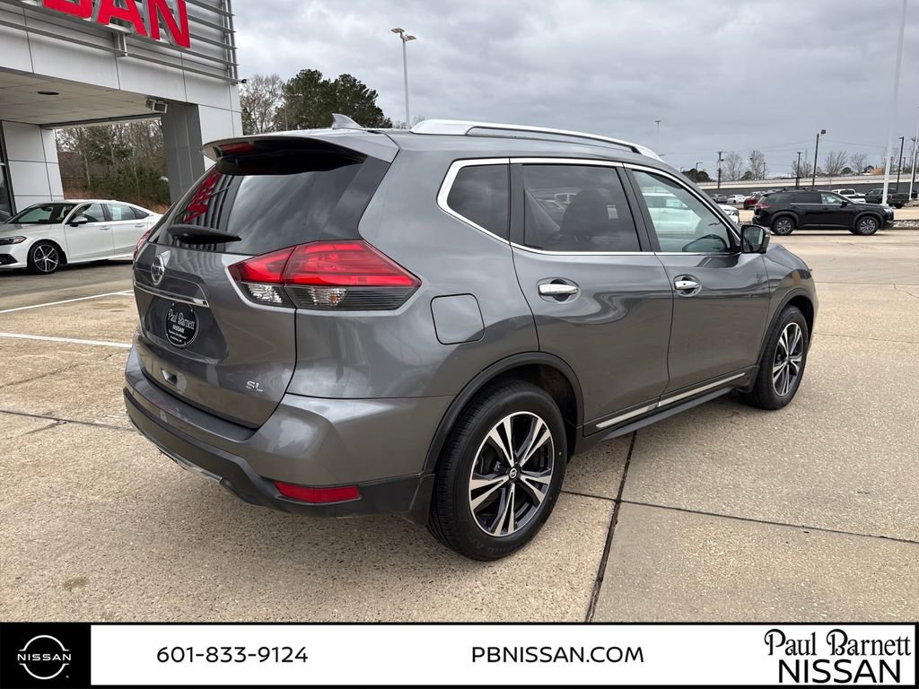 Used 2017 Nissan Rogue SL image 3