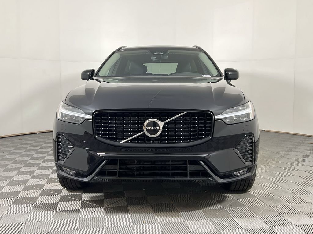 Certified 2025 Volvo XC60 B5 Core w/ Climate Package image 4