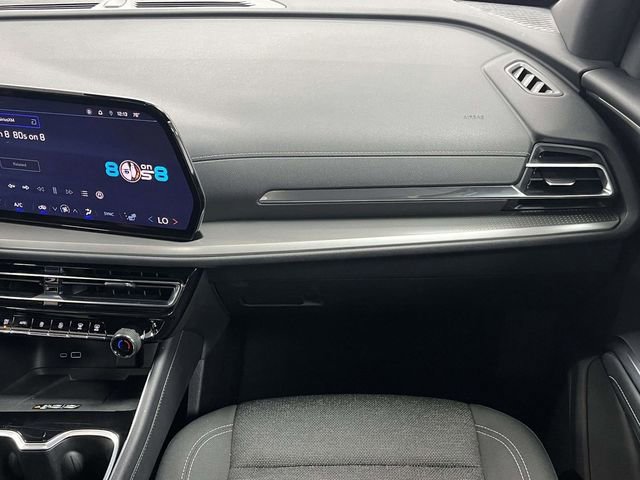 Used 2024 Chevrolet Traverse LT image 21