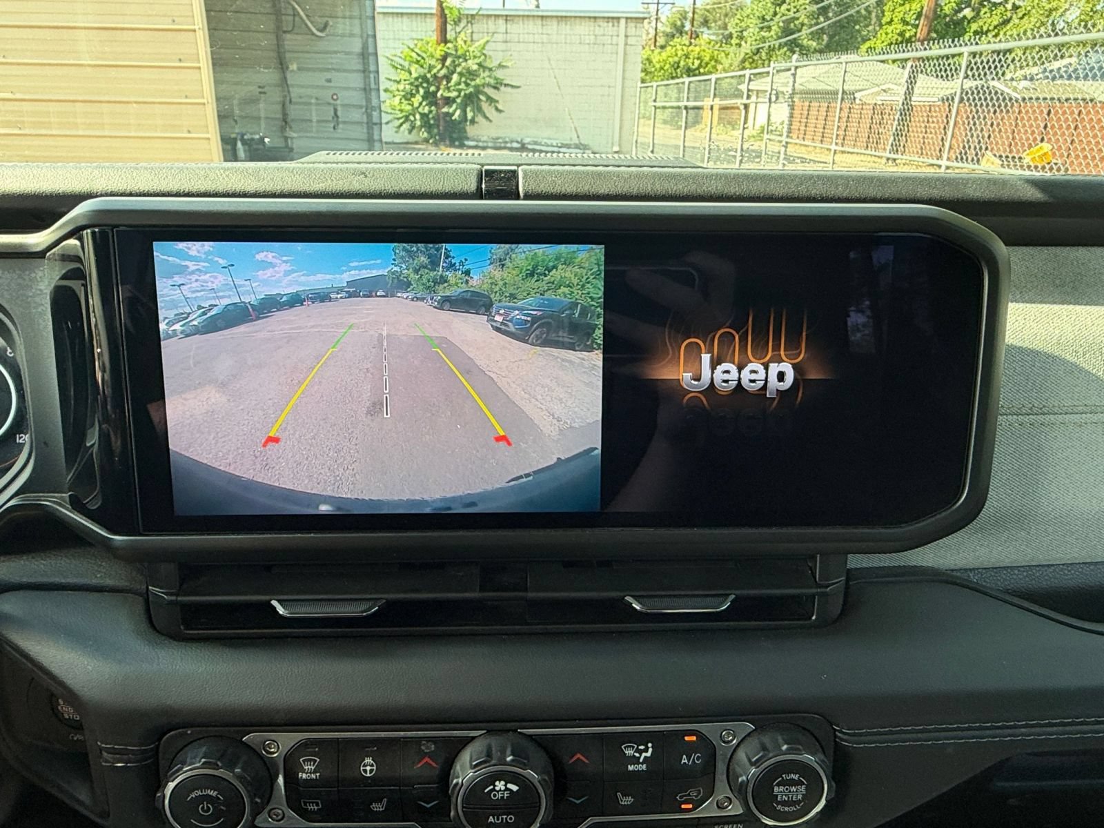 Used 2025 Jeep Wrangler Unlimited Sahara AWD/4WD image 23