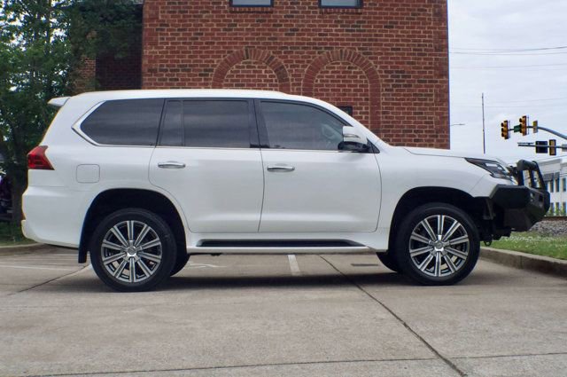 Used 2016 Lexus LX 570 4WD w/ Luxury Package image 4