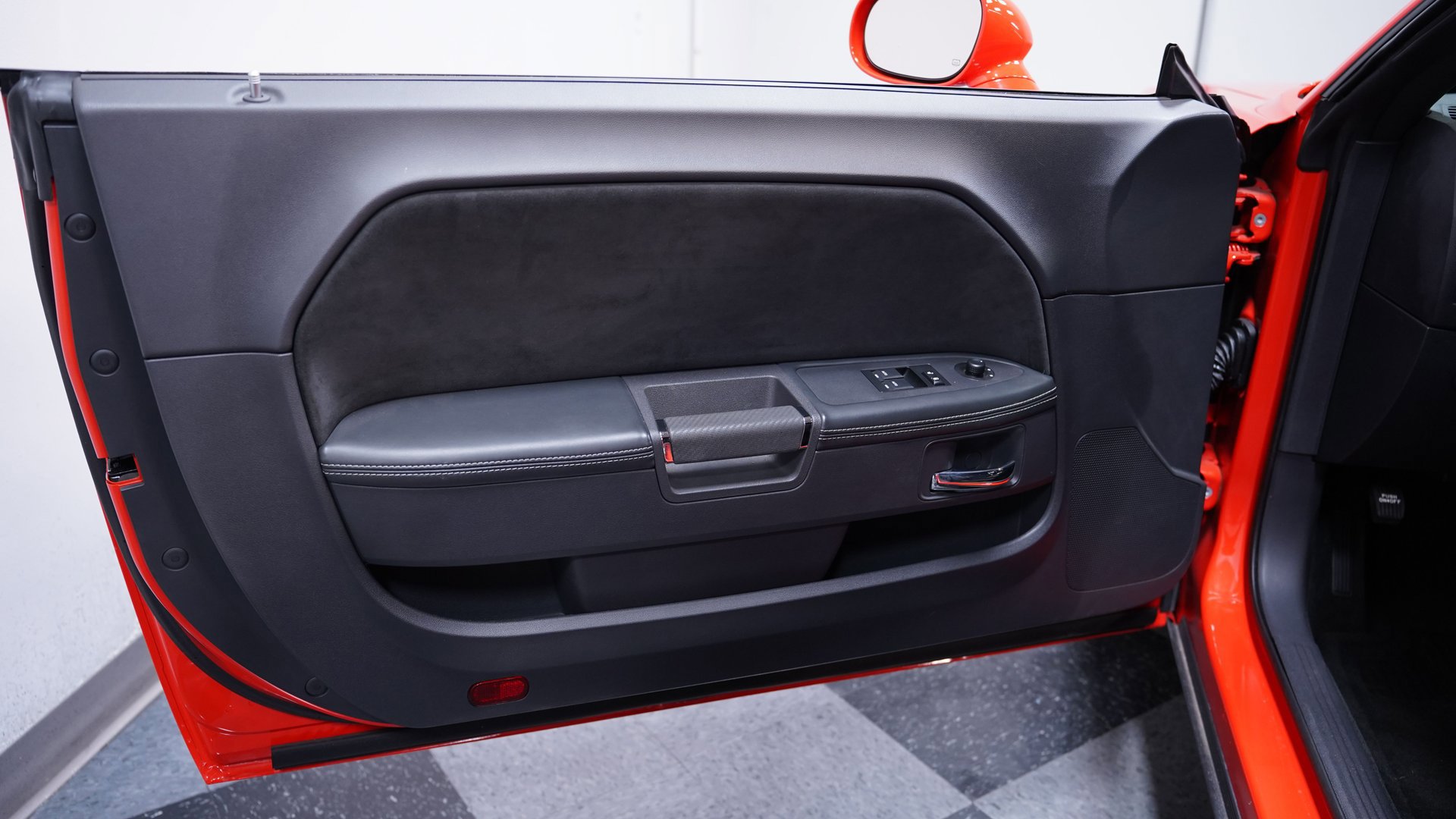 Used 2008 Dodge Challenger SRT8 image 32