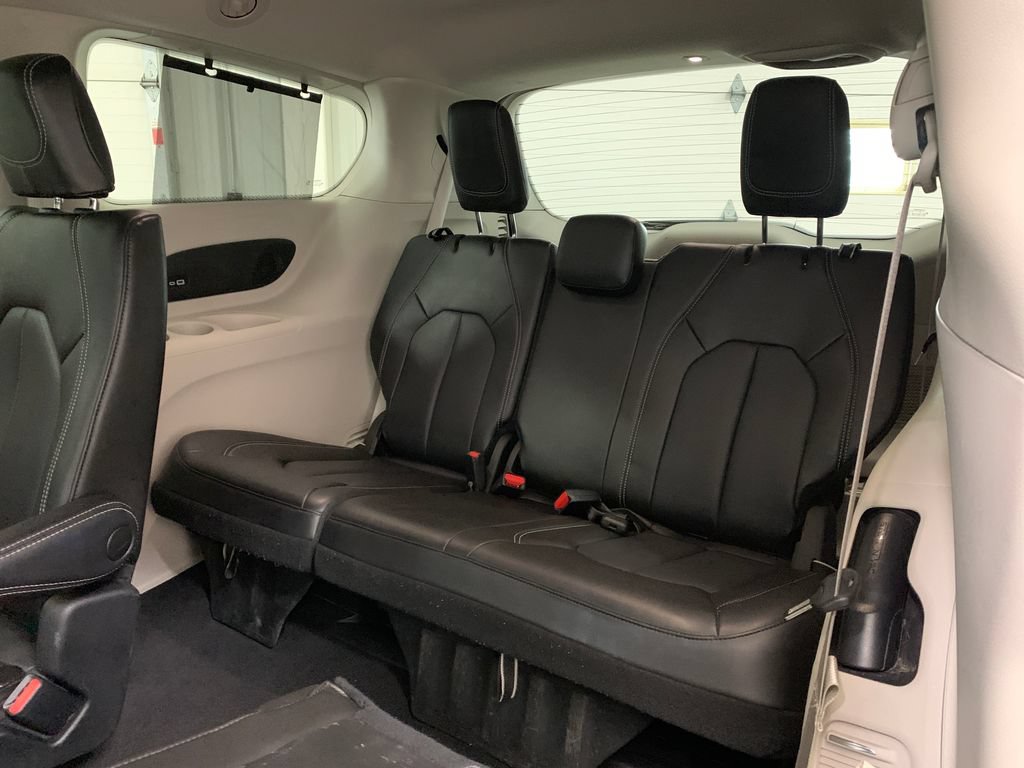 Used 2023 Chrysler Pacifica Touring-L w/ Uconnect Theater Family Group AWD/4WD image 21