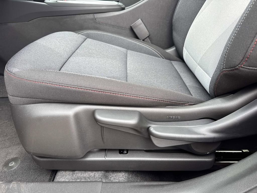 New 2026 Chevrolet Trax RS w/ Sunroof Package FWD image 17