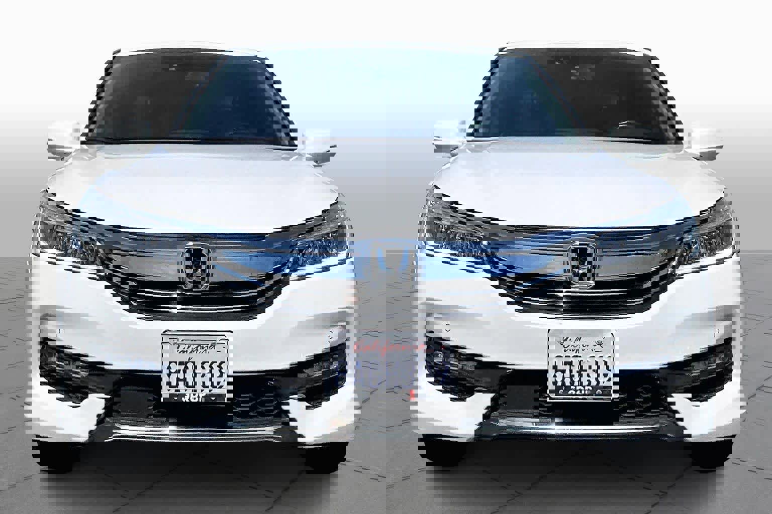 Used 2017 Honda Accord Touring image 3