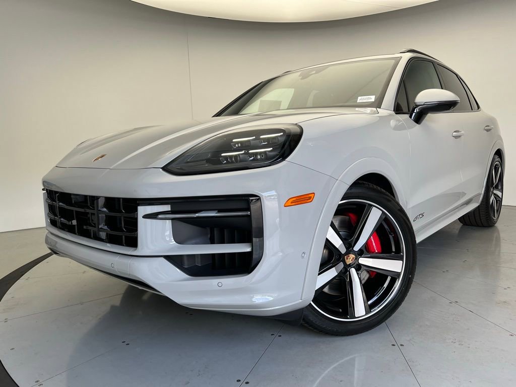New 2025 Porsche Cayenne GTS video 1