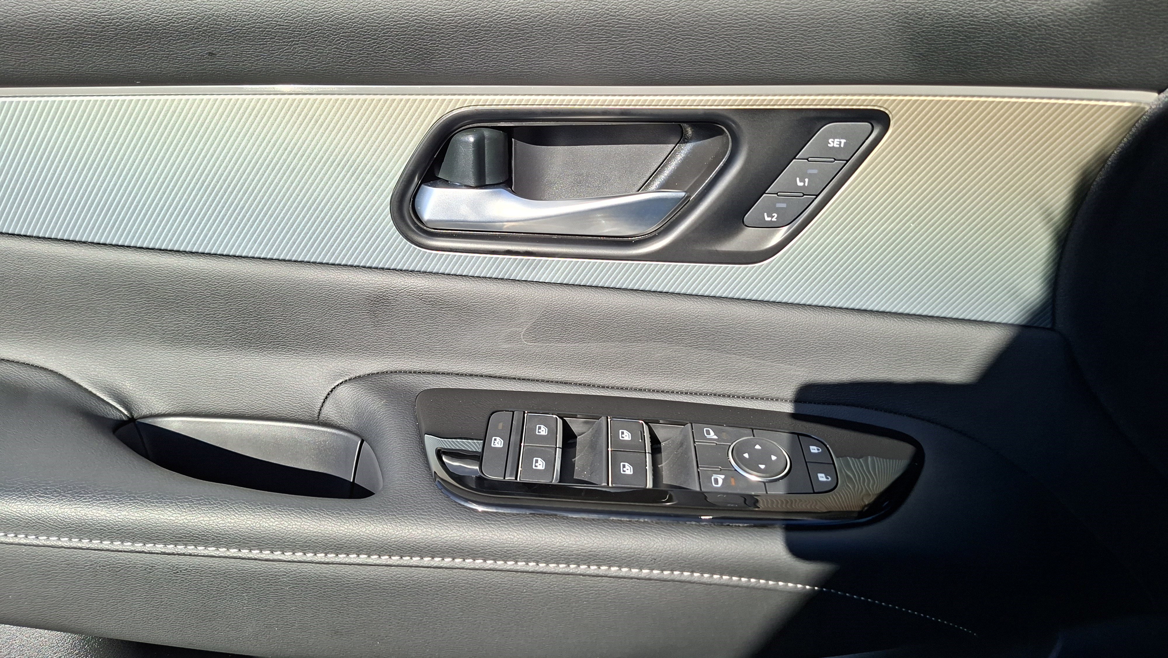 Certified 2025 Nissan Murano SL image 16