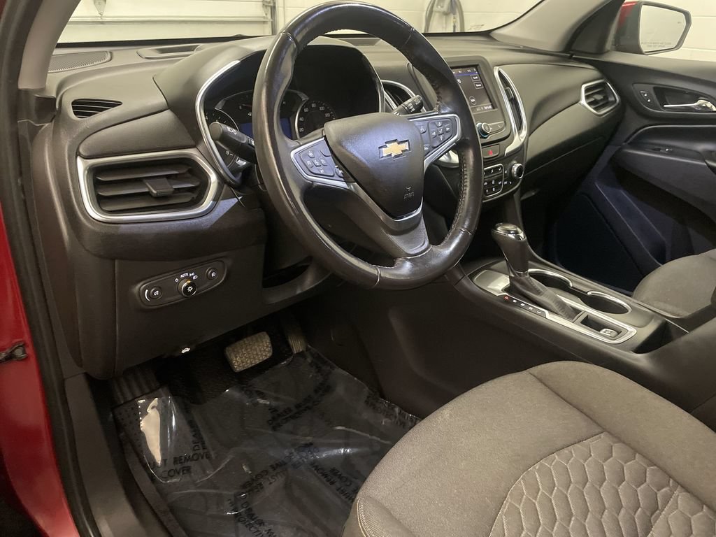 Used 2020 Chevrolet Equinox LT w/ Driver Convenience Package FWD image 4