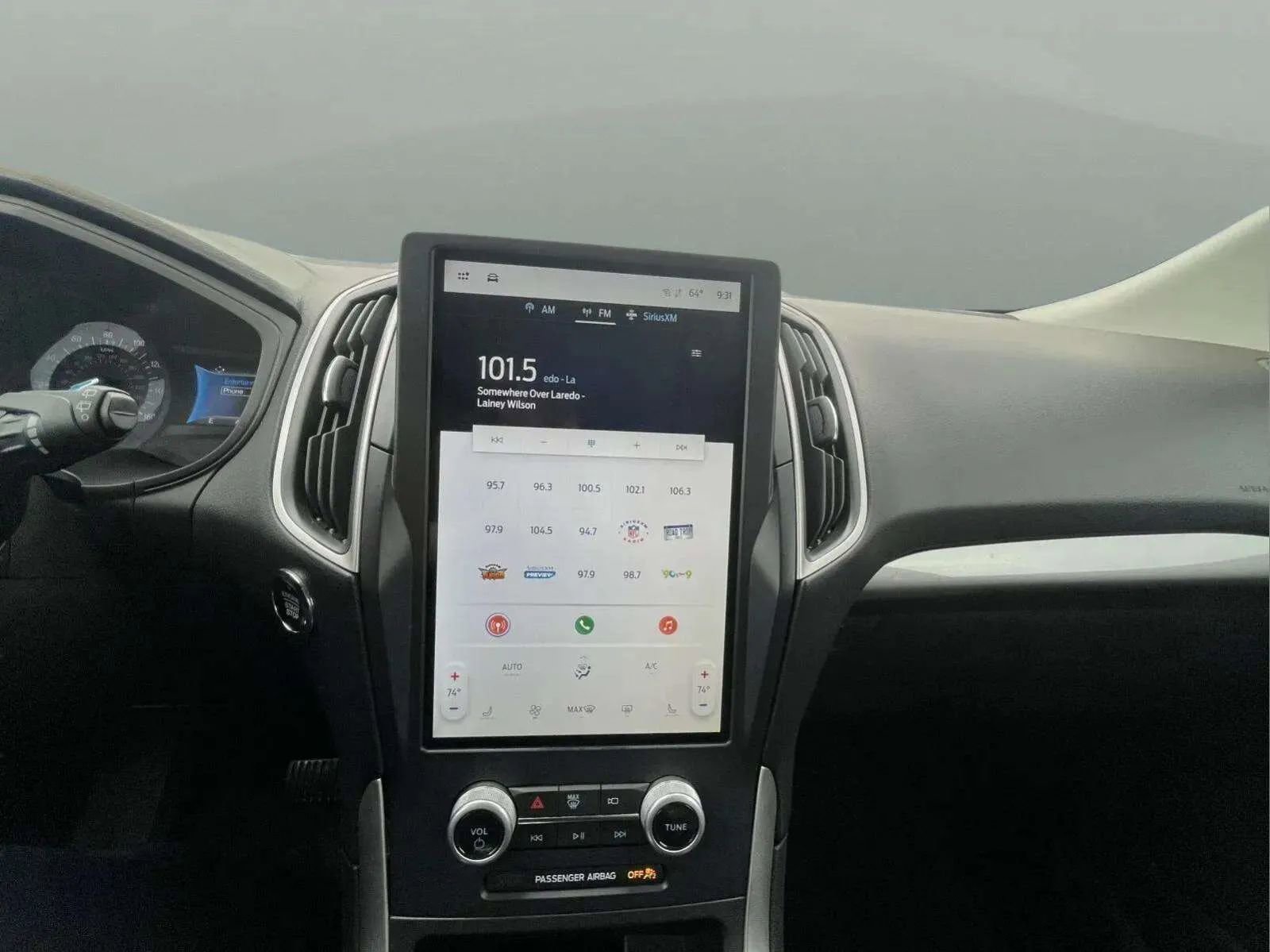 Used 2023 Ford Edge SEL image 11