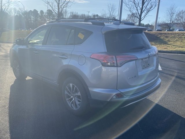 Used 2018 Toyota RAV4 LE image 3