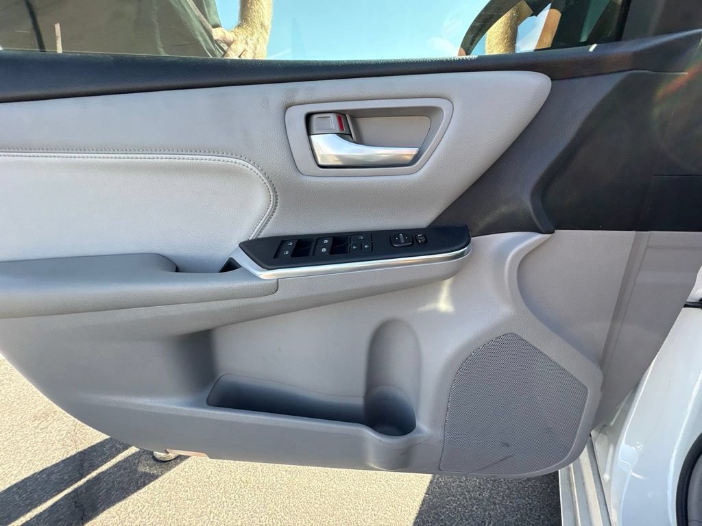Used 2016 Toyota Camry XLE w/ Moonroof Package FWD image 7
