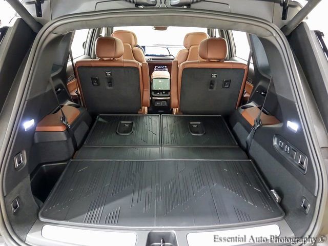 New 2026 Cadillac Vistiq Luxury w/ LPO, Floor Liner Package AWD/4WD image 20