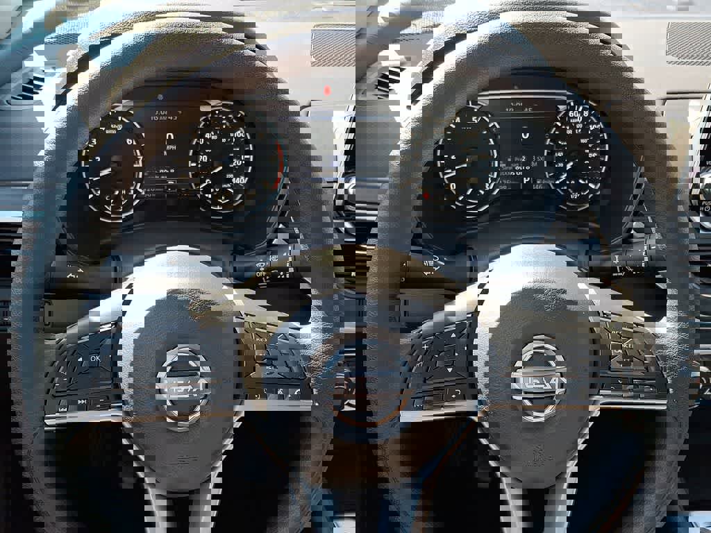 Used 2025 Nissan Altima 2.5 SV image 17