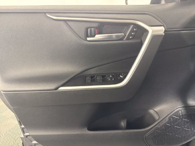 Used 2022 Toyota RAV4 Limited AWD/4WD image 26