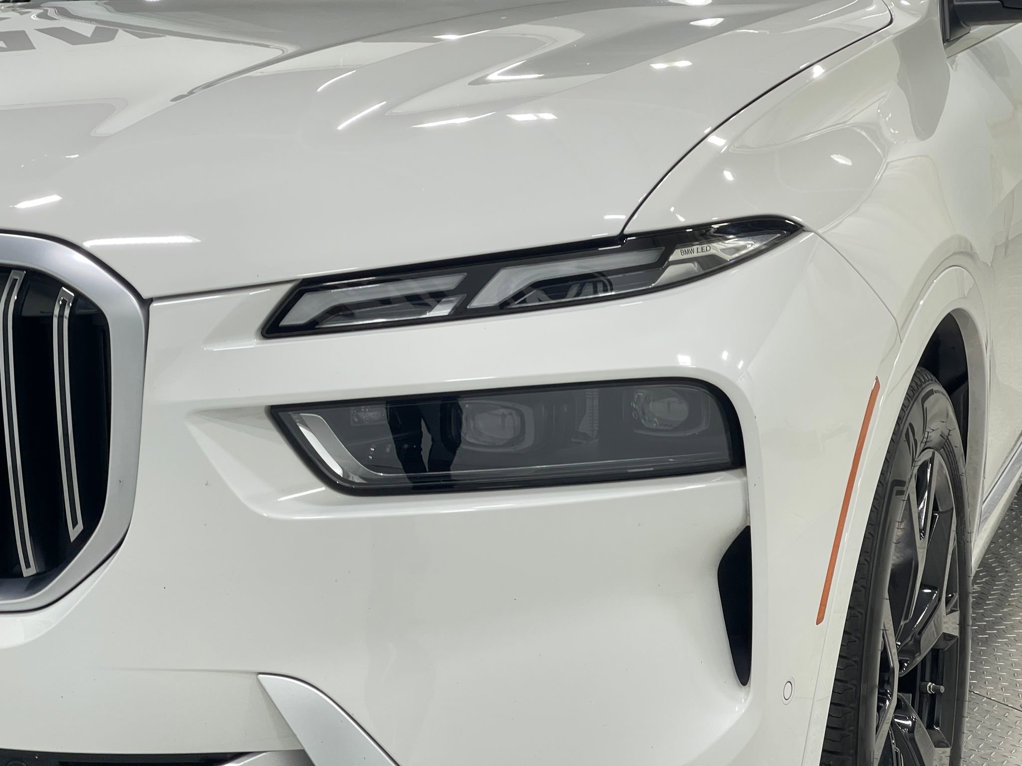 Used 2023 BMW X7 xDrive40i w/ Parking Assistance Package image 35