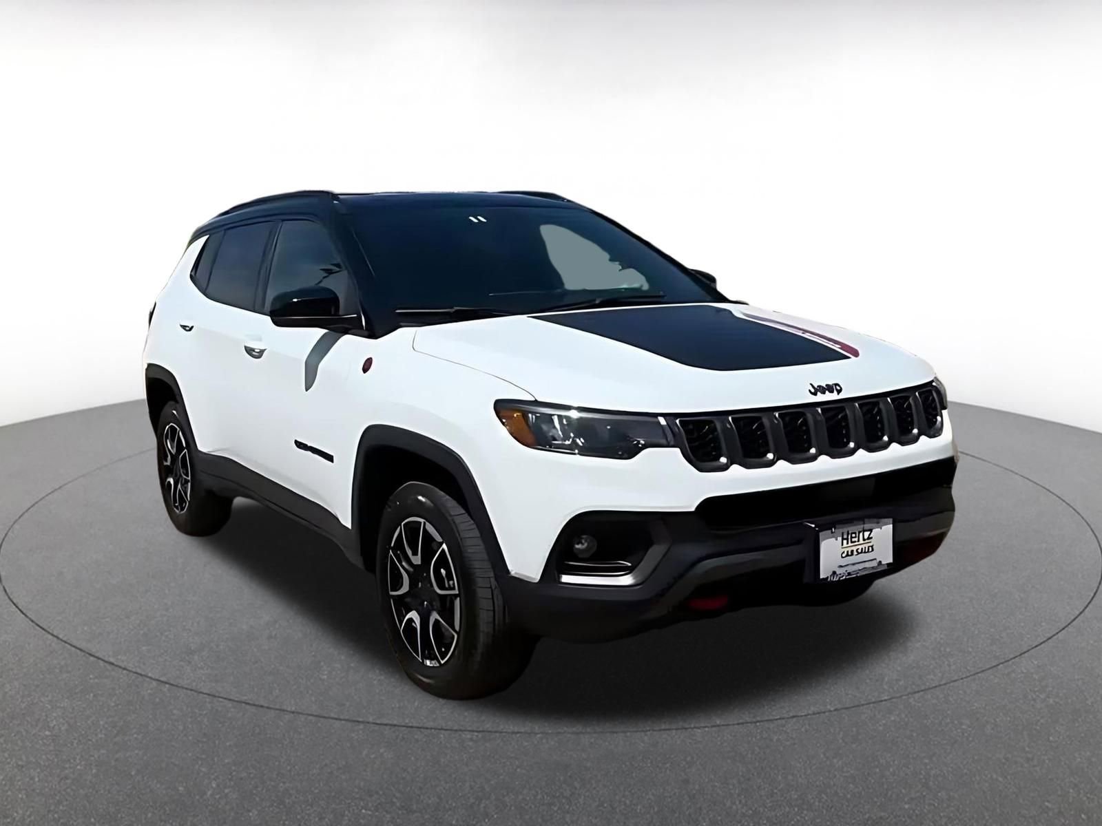 Used 2025 Jeep Compass Trailhawk AWD/4WD image 2