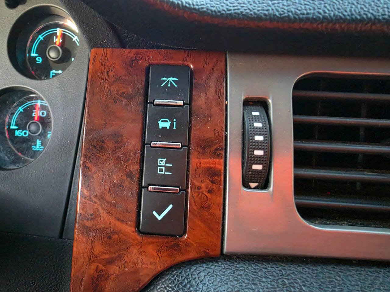 Used 2008 Chevrolet Tahoe LT w/ Convenience Package 1 image 40