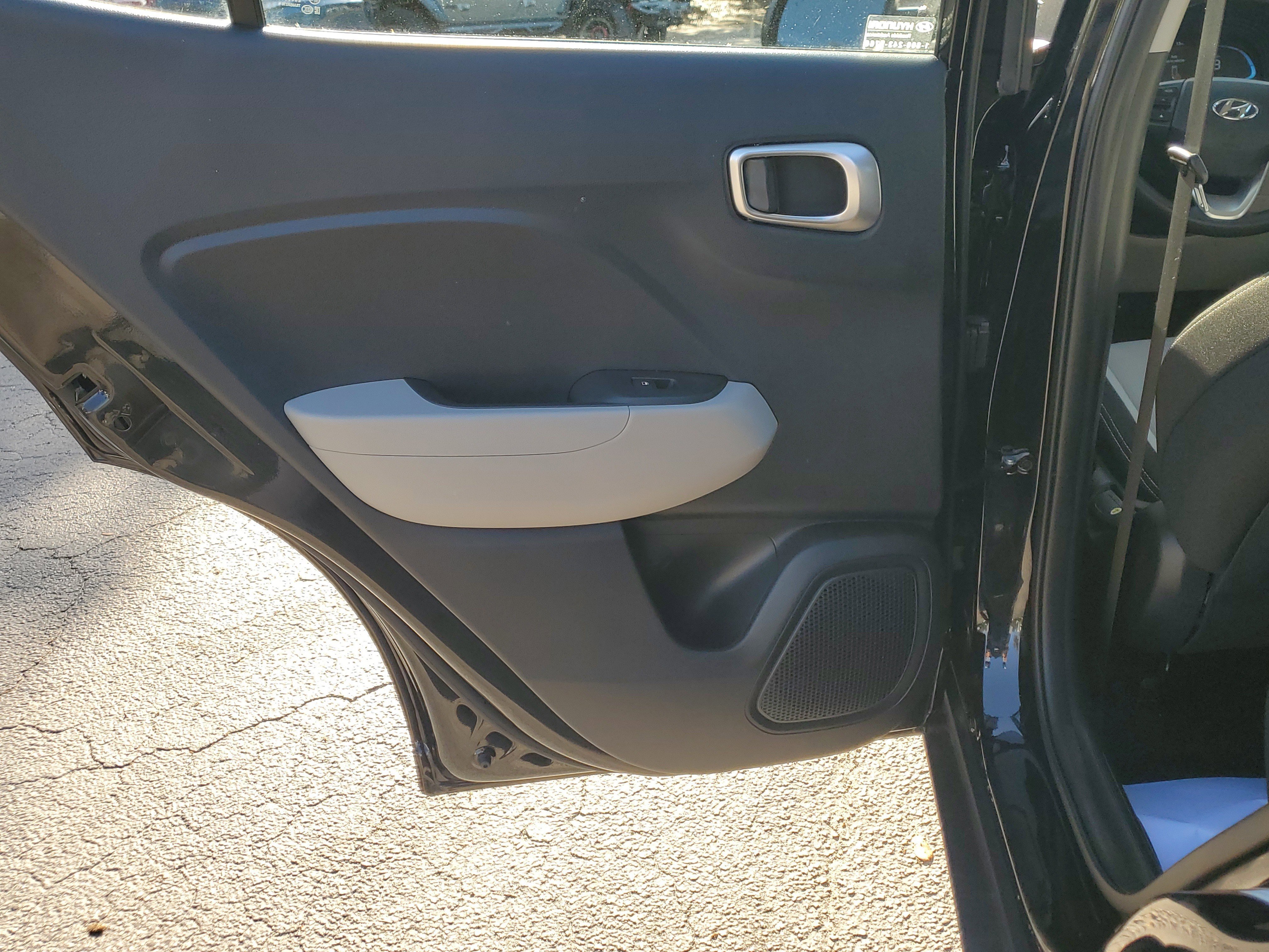 Used 2025 Hyundai Venue SEL FWD image 11