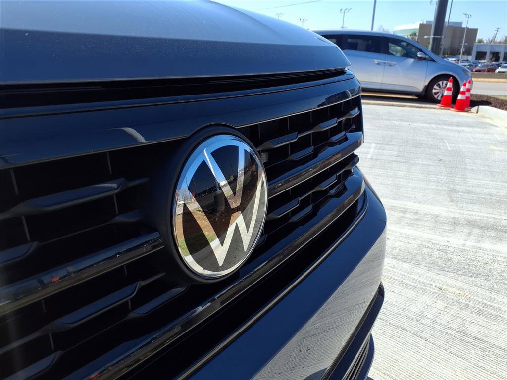 Used 2023 Volkswagen Atlas Cross Sport SEL R-Line image 31