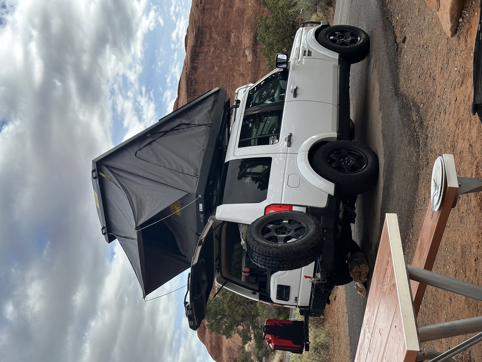 Used 2012 Land Rover LR4 HSE LUX image 2