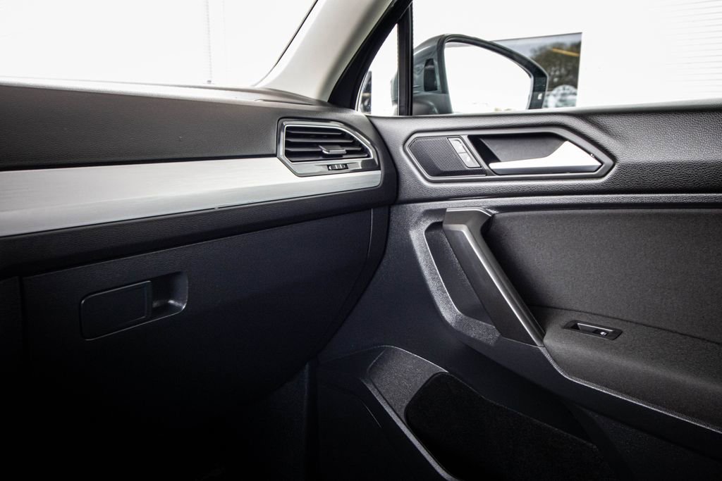 Used 2021 Volkswagen Tiguan S image 28