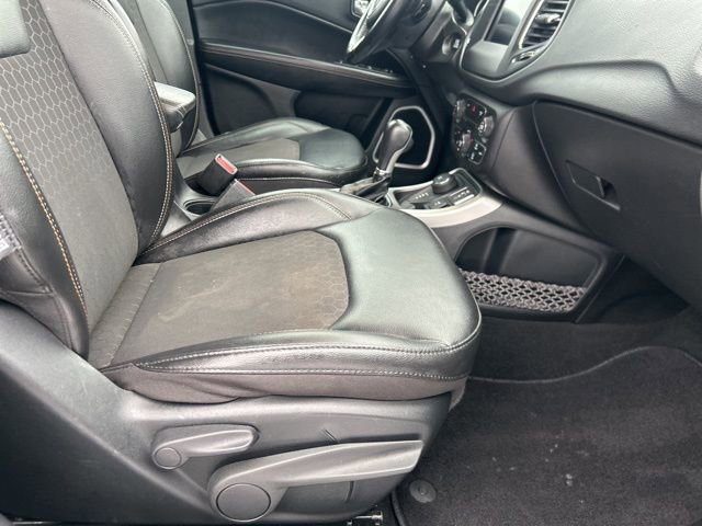 Used 2019 Jeep Compass Latitude w/ Popular Equipment Group AWD/4WD image 17
