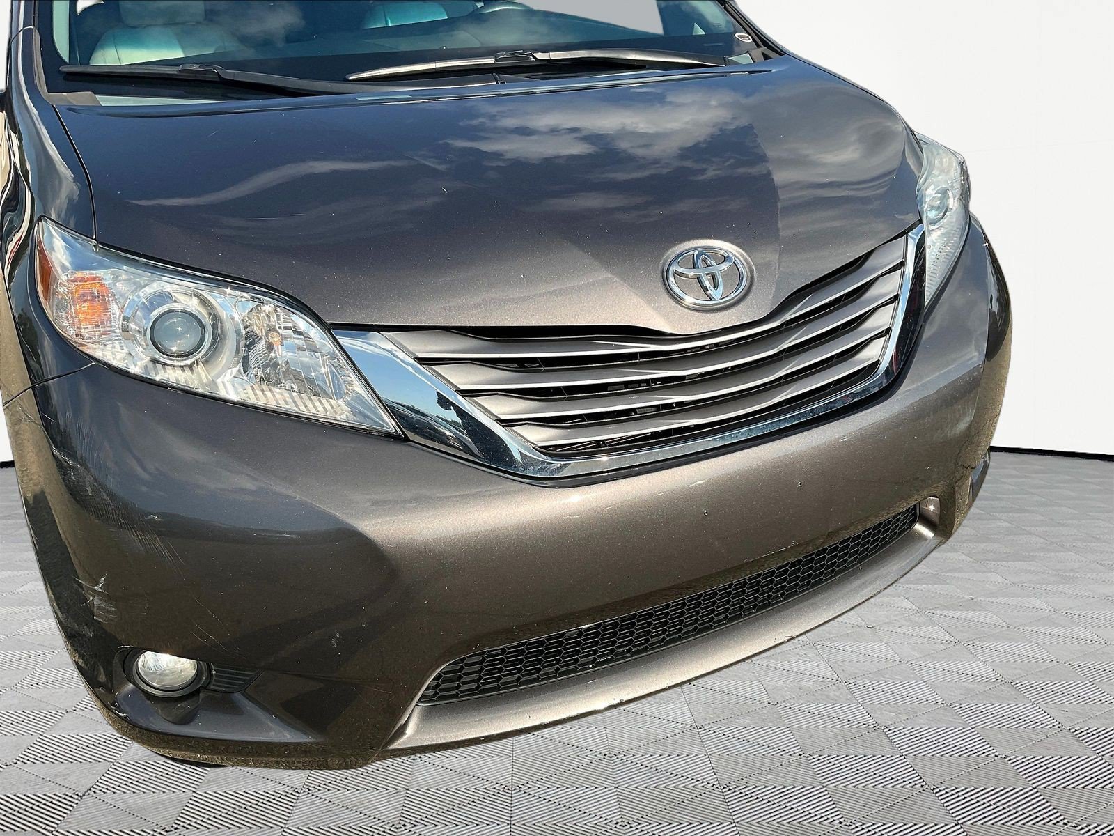 Used 2015 Toyota Sienna XLE Premium FWD image 34