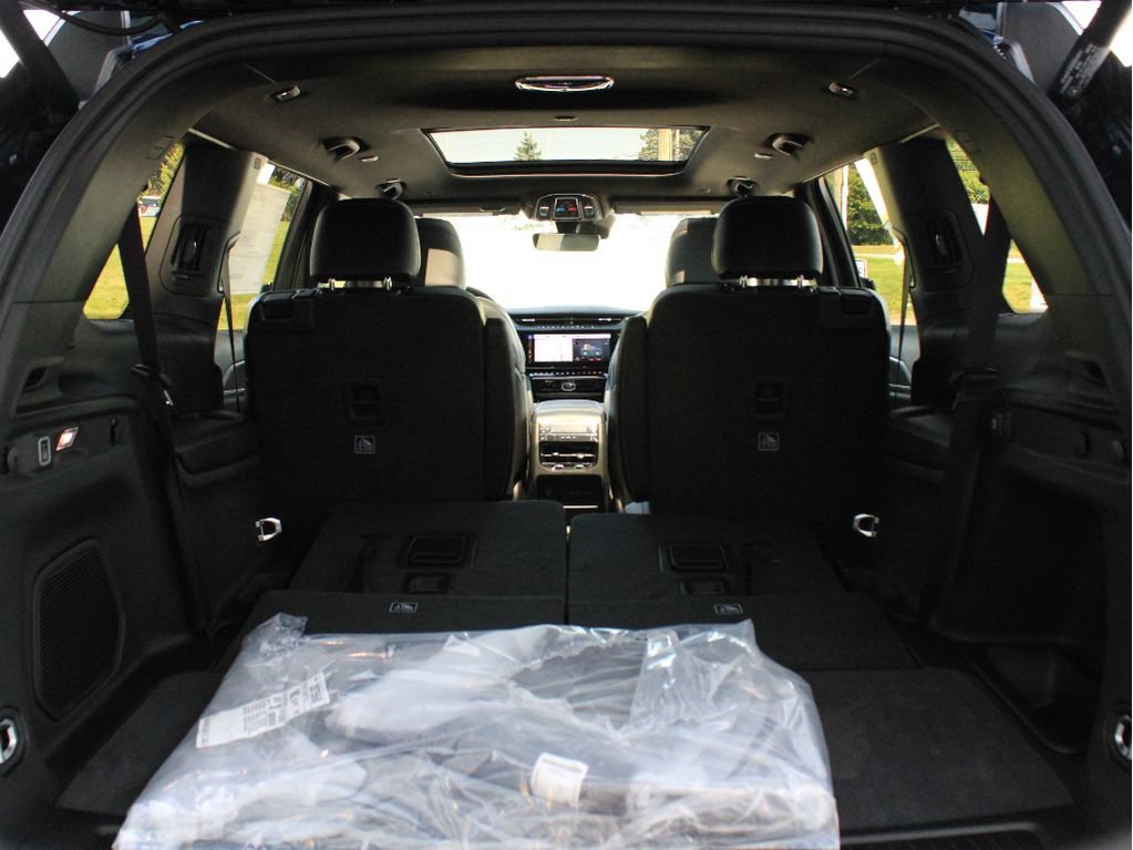 New 2026 Jeep Grand Cherokee L Limited w/ Limited Altitude Package AWD/4WD image 36
