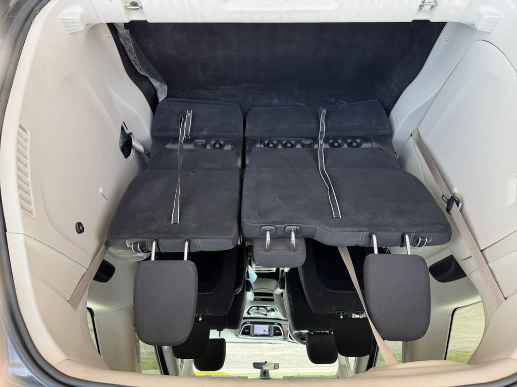 Used 2022 Chrysler Voyager LX FWD image 14