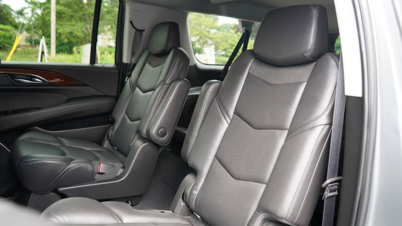 Used 2019 Cadillac Escalade ESV Luxury AWD/4WD image 49