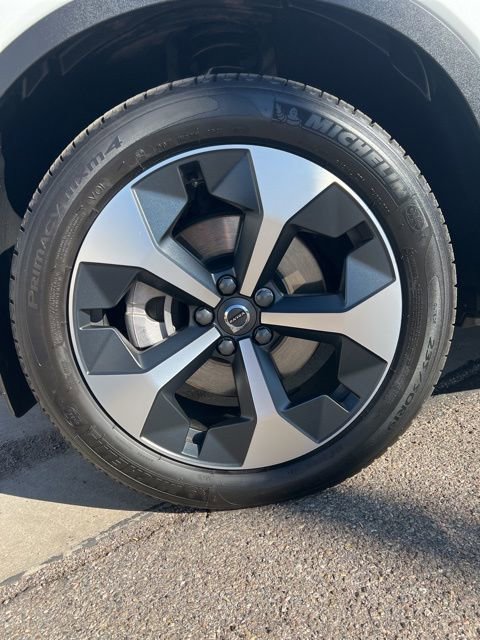 New 2025 Volvo XC40 B5 Core w/ Protection Package Premier image 32