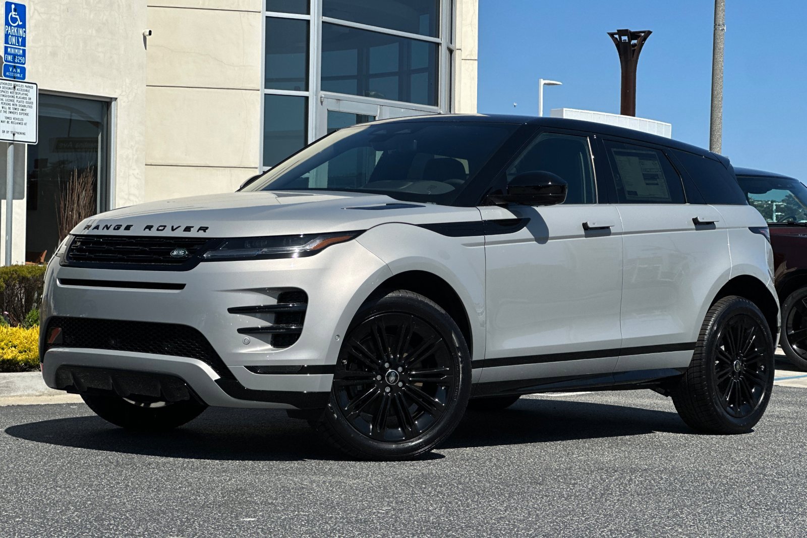 New 2026 Land Rover Range Rover Evoque Dynamic SE image 1