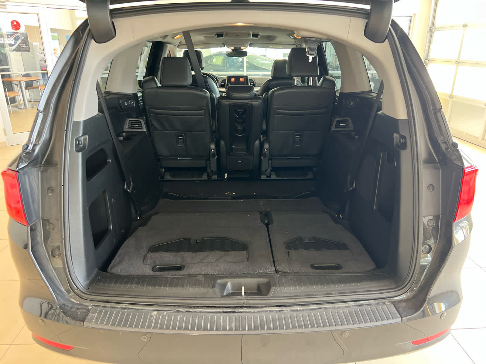 Certified 2022 Honda Odyssey Touring image 2