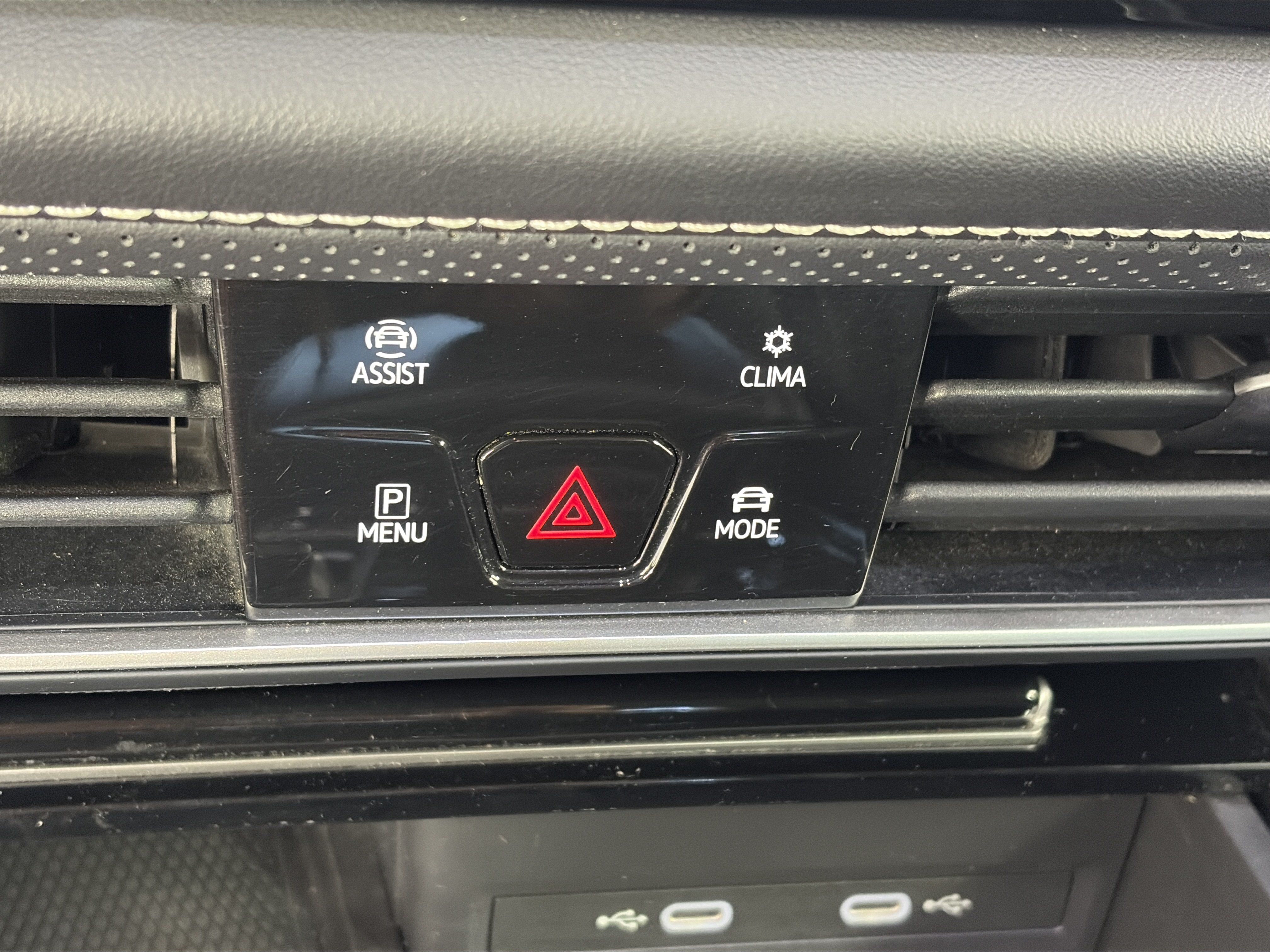 Used 2024 Volkswagen Atlas SE AWD/4WD image 25