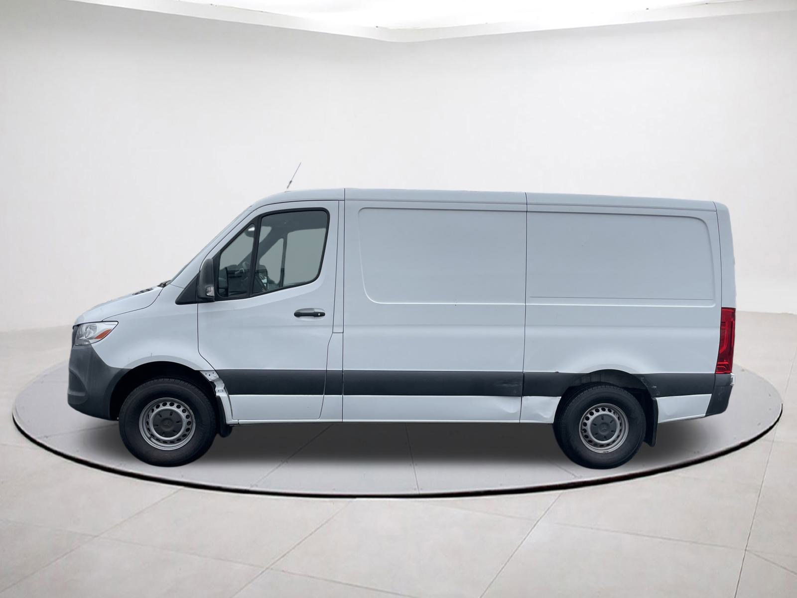 Used 2019 Mercedes-Benz Sprinter 1500 image 4