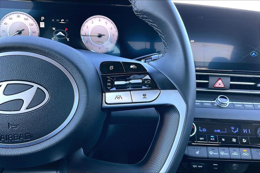 Used 2025 Hyundai Elantra SEL image 19