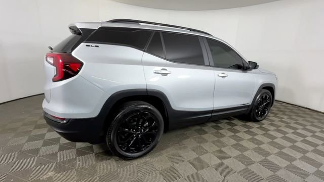 Used 2022 GMC Terrain SLE w/ Driver Convenience Package FWD image 4