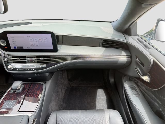 Used 2024 Lexus LS 500 w/ Interior Upgrade Package RWD image 18