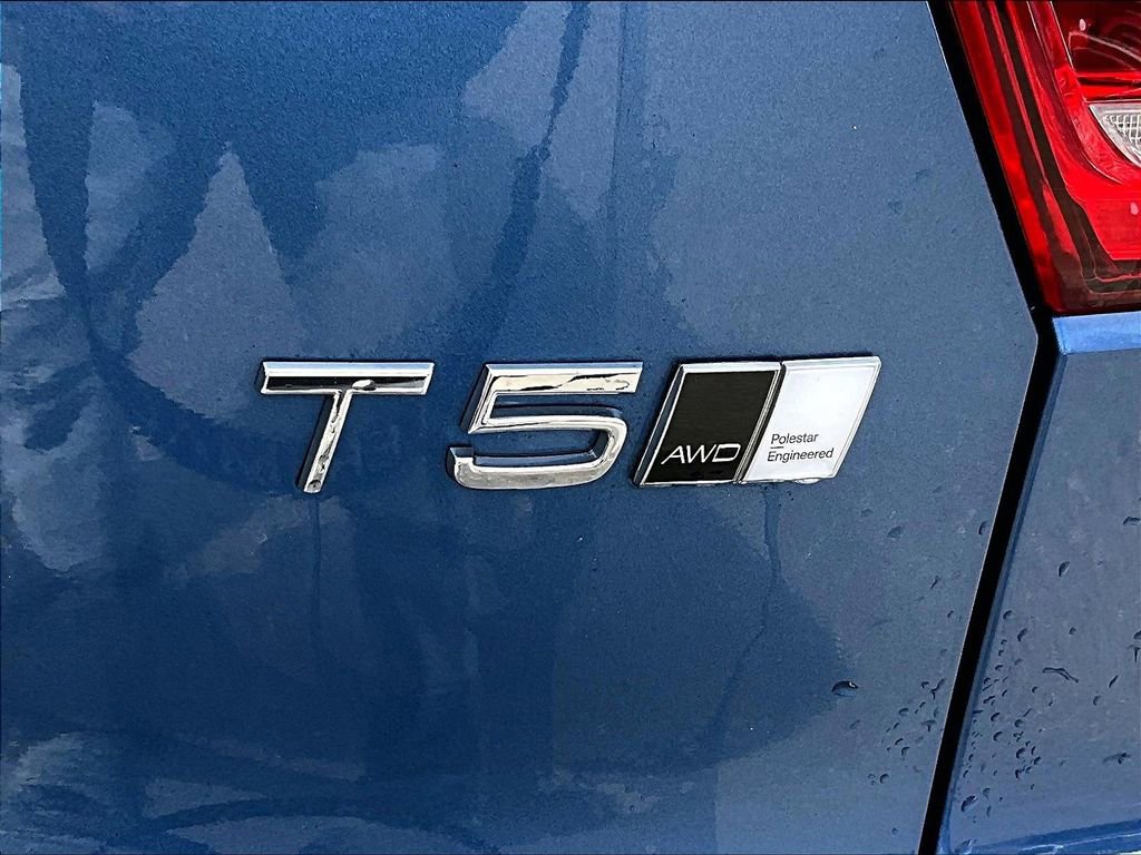 Used 2021 Volvo XC40 T5 R-Design w/ Climate Package image 8
