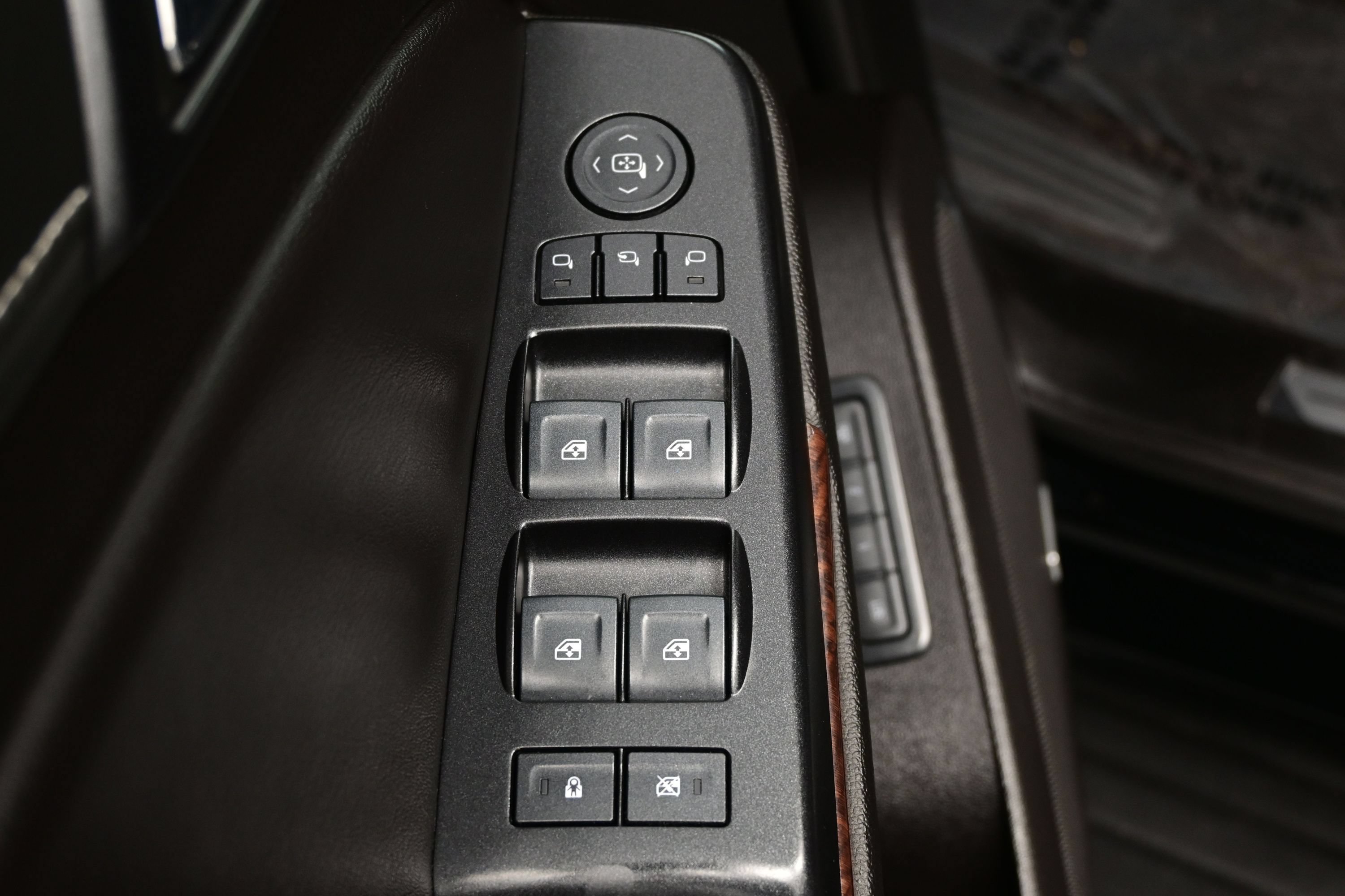 Used 2019 GMC Yukon SLT w/ Premium Edition AWD/4WD image 10