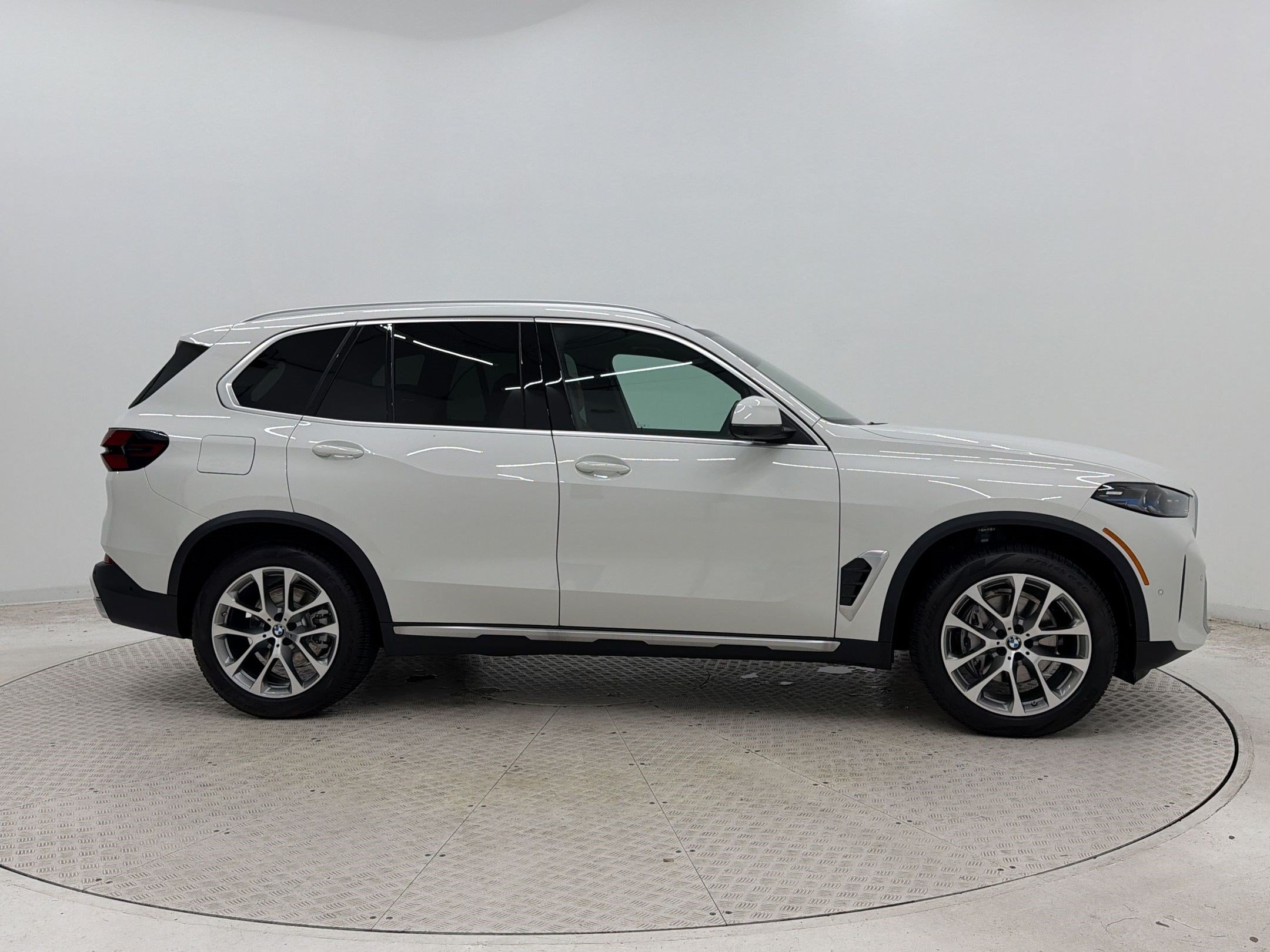New 2026 BMW X5 sDrive40i w/ Premium Package RWD image 8