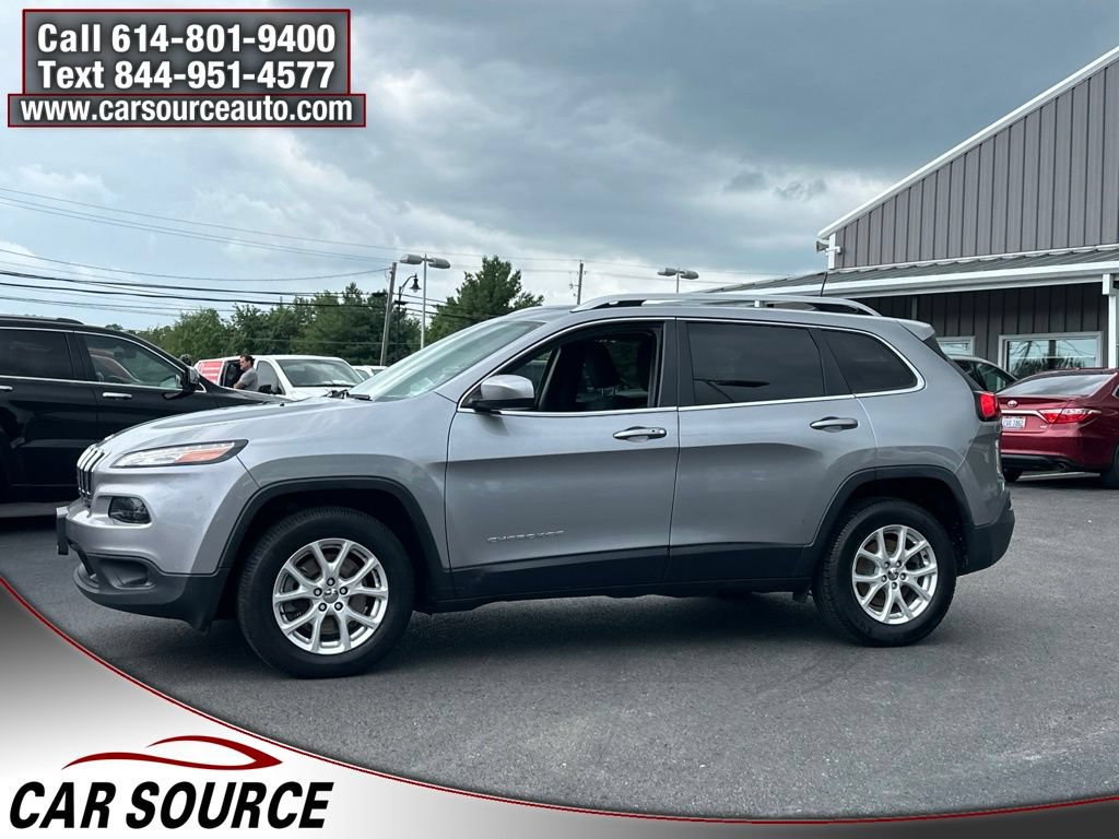 Used 2017 Jeep Cherokee Latitude w/ Comfort/Convenience Group AWD/4WD image 3